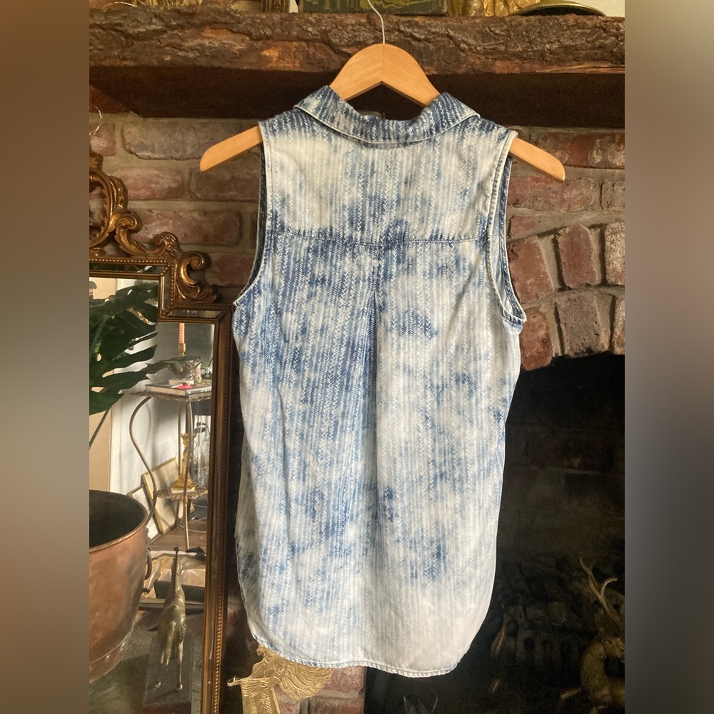 Anthropologie | Cloth & Stone Soft Chambray Button Down Slvless Top Festival EUC - Picture 3 of 16